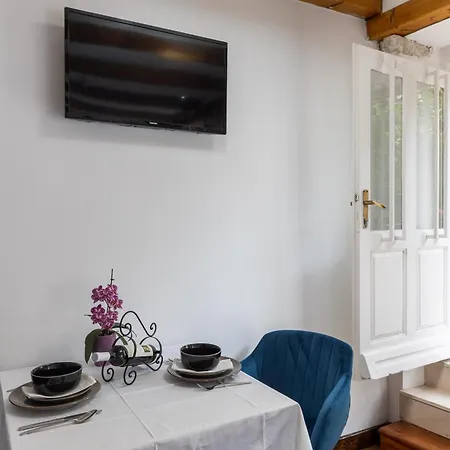 Taura Apartment *