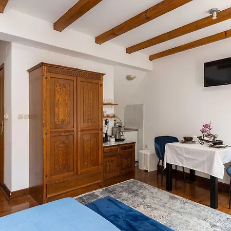 Taura Apartment *