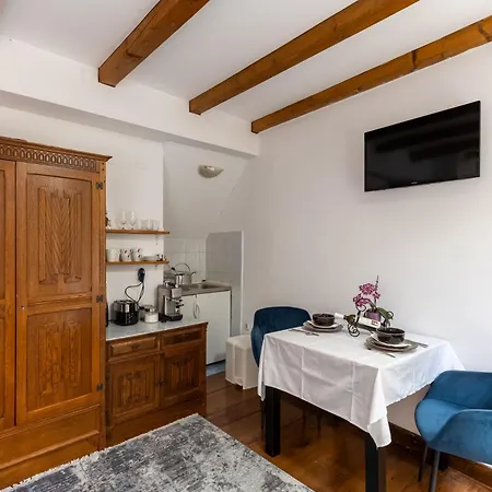 Taura Apartment